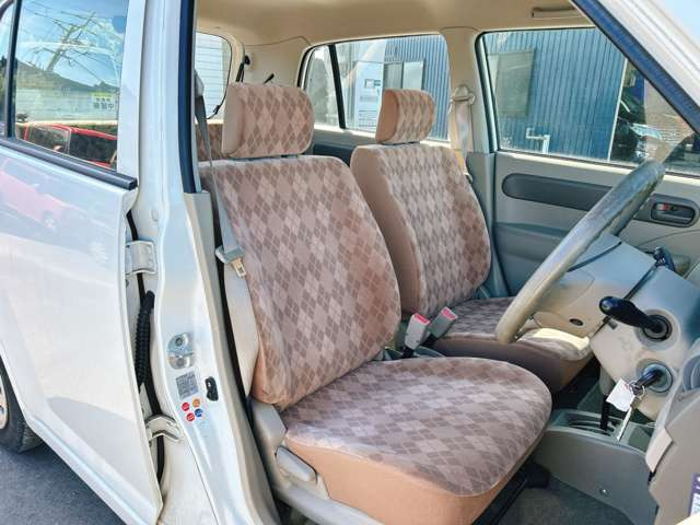 お客様のご予算帯に合わせたお車を常時100台以上取り揃えています!当社のスタッフがお客様のお車選びをしっかりサポートしご提案させていただきます!