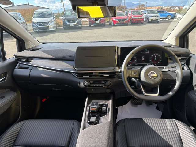 ノートオーラ1.2 G FOUR レザーエディション 4WD