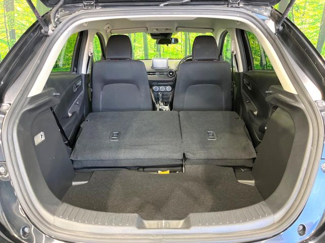 ���i�̂���������ʋ΁A���}���ɏ\���ȉ׎��X�y�[�X���m�ۂ��Ă���܂��B�Z�J���h�V�[�g��|���ƁA�傫�ȉו��̐ύڂ��\�ł���