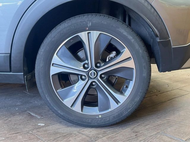 �y����17�C���`�A���~�z�C�[���z�O�ςɃ}�b�`���������A���~�z�C�[���𑕒����Ă���܂��B�e��ЊO�A���~�z�C�[����A�X�^�b�h���X�^�C�����戵�����Ă���܂��B���񂲑��k����������