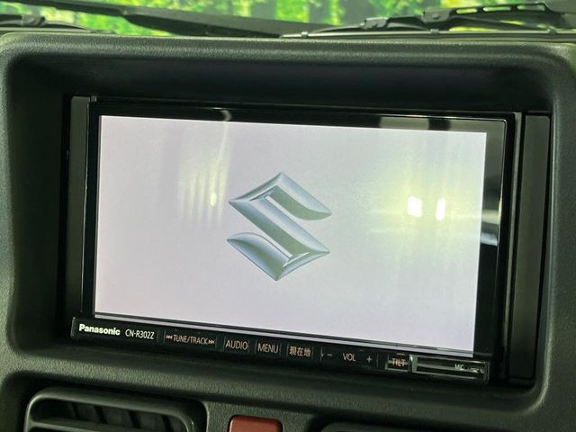 【純正ナビ】人気の純正ナビを装備。オーディオ機能も充実しており、Bluetooth接続すればお持ちのスマホやMP3プレイヤーの音楽を再生可能!毎日の運転がさらに楽しくなります!!