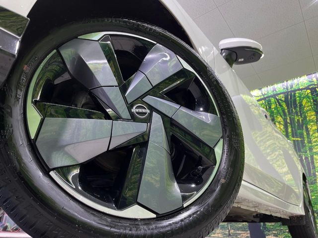 �y����17�C���`�A���~�z�C�[���z�O�ςɃ}�b�`���������A���~�z�C�[���𑕒����Ă���܂��B�e��ЊO�A���~�z�C�[����A�X�^�b�h���X�^�C�����戵�����Ă���܂��B���񂲑��k����������