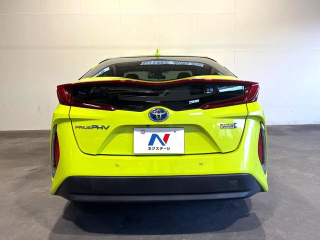 安心の最長10年・走行無制限保証(有償)をご用意。保証内容も充実はもちろん、無料点検&オイル交換や、年中無休の全国・24時間ロードサービスも付帯されておりますのでご安心下さい。