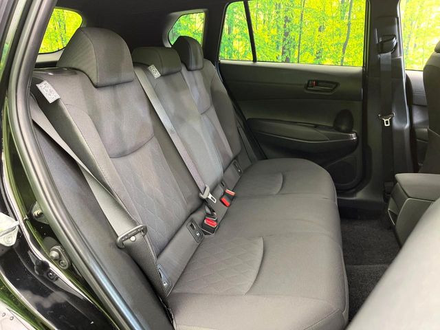 後部座席も気になるようなキズ・汚れやへたり等、大きなダメージはなく、良好な状態です。