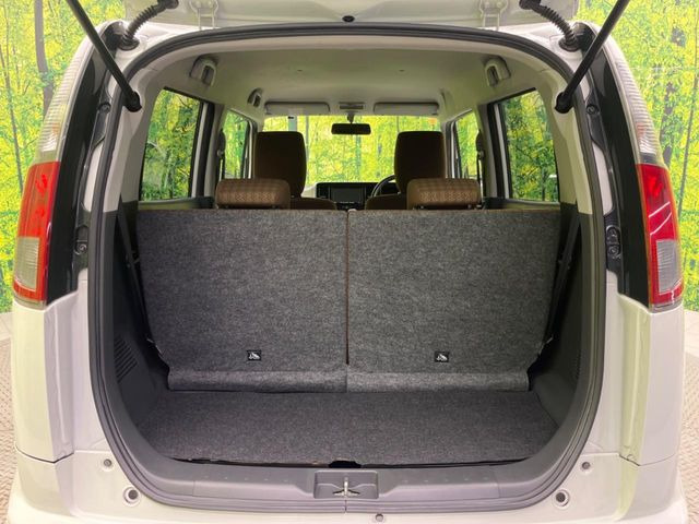 ���i�̂���������ʋ΁A���}���ɏ\���ȉ׎��X�y�[�X���m�ۂ��Ă���܂��B�Z�J���h�V�[�g��|���ƁA�傫�ȉו��̐ύڂ��\�ł���