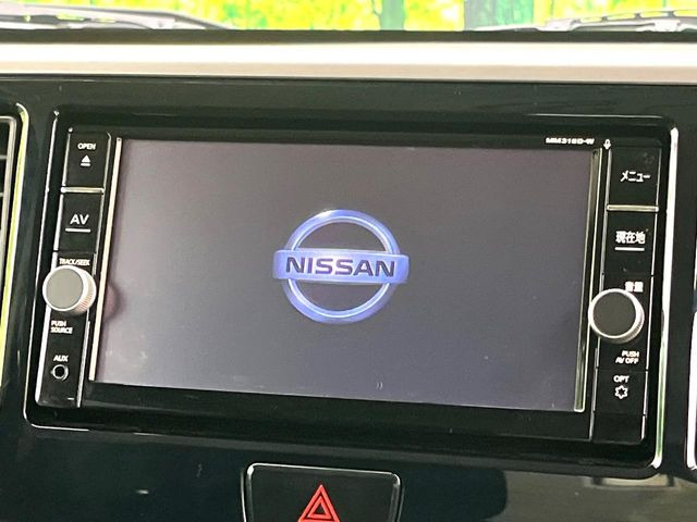 【純正ナビ】人気の純正ナビを装備しております。ナビの使いやすさはもちろん、オーディオ機能も充実!キャンプや旅行はもちろん、通勤や買い物など普段のドライブも楽しくなるはず♪