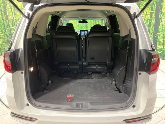 後席を格納すると、これだけの広さが!シーンに合わせたシートアレンジで、大きな荷物も積むことが出来ます♪