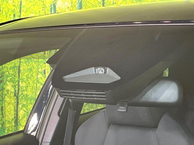 【トヨタセーフティセンス】走行中に前方の車両等を認識し、衝突しそうな時は警報とブレーキで衝突回避と被害軽減をアシスト。より安全にドライブをお楽しみいただけます。