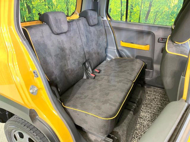 後部座席も気になるようなキズ・汚れやへたり等、大きなダメージはなく、良好な状態です。