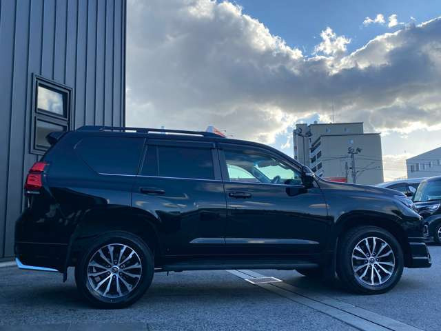 特殊なお車の制作や販売も可能です!(キッチンカーや積載車、ダンプカーやレプリカ車、バスなどなど)流行りのSUVは勿論、EV(電気自動車)やハイブリッド(PHEV含む)も納車実績がございます!何でもご相談を!