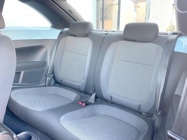 ●後部座席も気になるようなキズ・汚れやへたり等、大きなダメージはなく、良好な状態です。