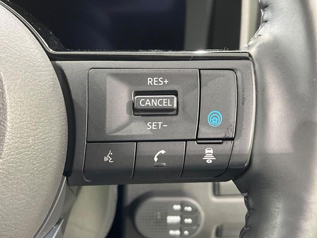 【プロパイロット】高速道路での長距離走行が楽に!!渋滞時と巡回走行のシーンで、アクセル・ブレーキ・ステアリングを自動で制御し、長距離運転の負担を軽減してくれます♪