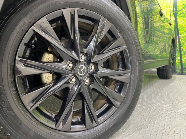 【純正19インチアルミホイール】外観にマッチした純正アルミホイールを装着しております。各種社外アルミホイールや、スタッドレスタイヤも取扱いしております。是非ご相談ください♪