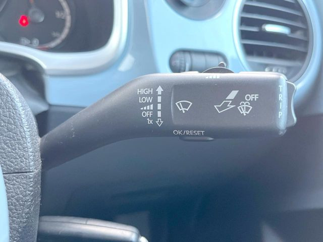 ●ワイパーレバー:使用頻度の高いワイパーレバーもご覧の通りキレイな状態を保っております!