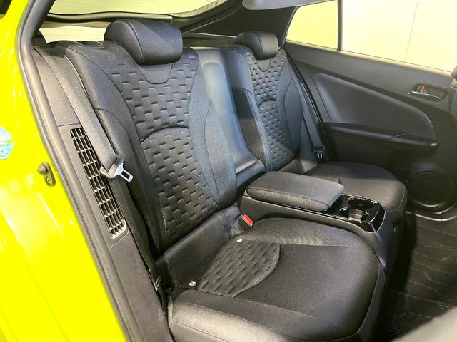 後部座席も気になるようなキズ・汚れやへたり等、大きなダメージはなく、良好な状態です。