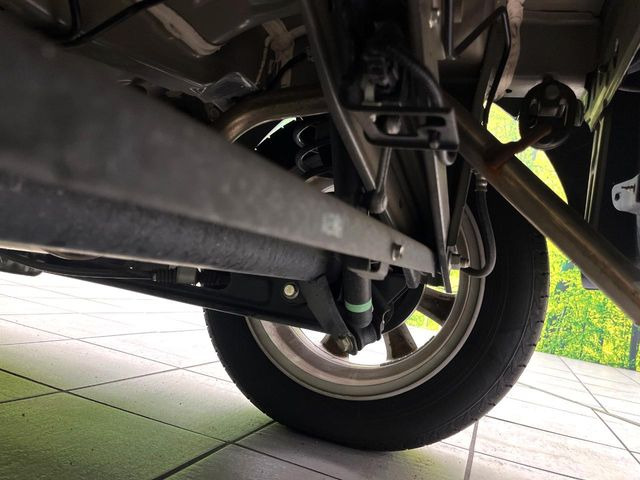 お車を安心してお乗りいただく為には、足回りの定期点検が欠かせません。サービスサポート(有償保証)では無料点検もご提供しており、安心のカーライフをお過ごしいただけるサポート体制が整っています。