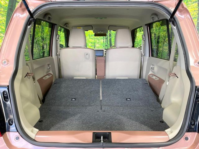 後席を格納すると、これだけの広さが!シーンに合わせたシートアレンジで、大きな荷物も積むことが出来ます♪