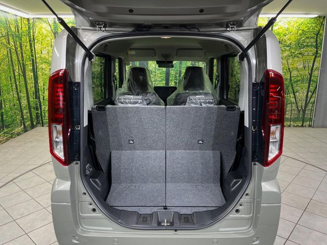 ���i�̂���������ʋ΁A���}���ɏ\���ȉ׎��X�y�[�X���m�ۂ��Ă���܂��B�Z�J���h�V�[�g��|���ƁA�傫�ȉו��̐ύڂ��\�ł���