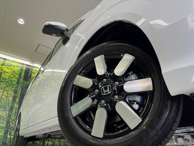 【純正15インチアルミホイール】外観にマッチした純正アルミホイールを装着しております。各種社外アルミホイールや、スタッドレスタイヤも取扱いしております。是非ご相談ください♪