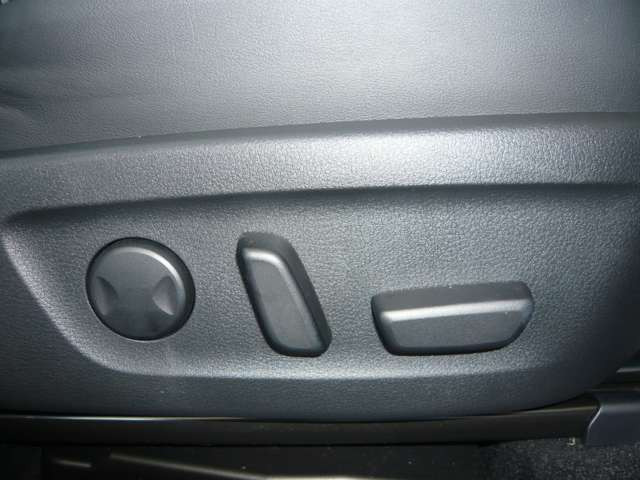 �^�]�Ȃɂ̓������[�@�\�t���p���[�V�[�g���t���Ă��܂��̂ł����g�ɂɂ��킹�ăh���C�r���O�|�W�V���������߂��܂��B