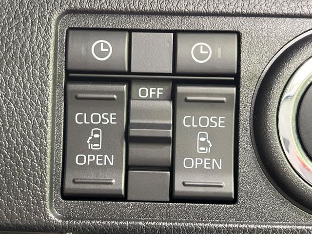 【両側パワースライドドア】スマートキーや運転席のスイッチで後席両側スライドドアの開閉が可能♪電動だから力を入れてドアを開ける必要が無く、小さなお子様でも簡単に開け閉めでき快適です♪