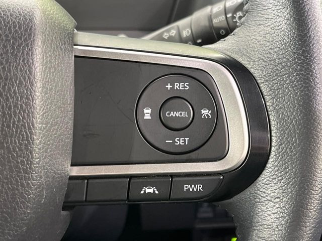 【アダプティブクルーズコントロール】高速道路での長距離走行が楽に!!自動で速度を保つクルーズコントロールが、衝突軽減システムと連携し、前方の車両を感知して車間を保つように速度調節してくれます!!