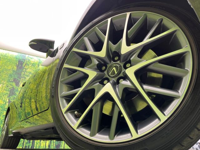 【グレード専用純正19インチアルミホイール】デザイン性の高い純正アルミホイールを装着しております。各種社外アルミホイールや、スタッドレスタイヤも取扱いしております。是非ご相談ください♪