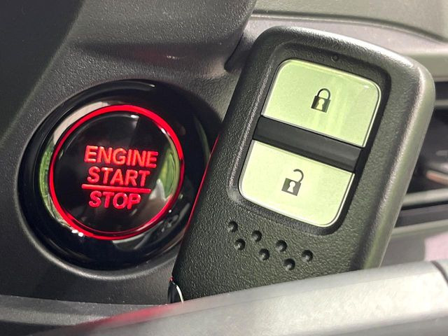 �yHonda�X�}�[�g�L�[�z�J�o����|�P�b�g�ɓ��ꂽ�܂܂ł��h�A�̎{���E�������\�ȃX�}�[�g�L�[�𑕔��B�G���W���̃I���E�I�t�����J�M�����o���K�v����������Ƃ��Ă��֗��ł���