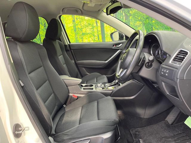 後部座席も気になるようなキズ・汚れやへたり等、大きなダメージはなく、良好な状態です。