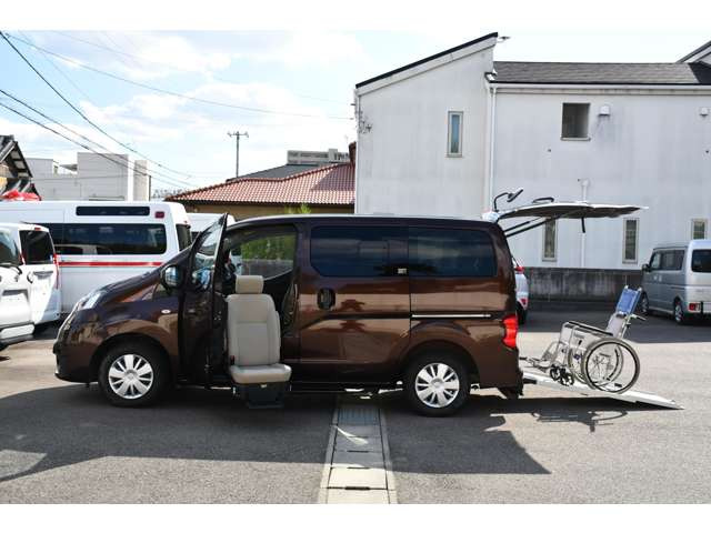 NV200バネットバン1.6 チェアキャブ 車いす1名仕様 専用サードシート有