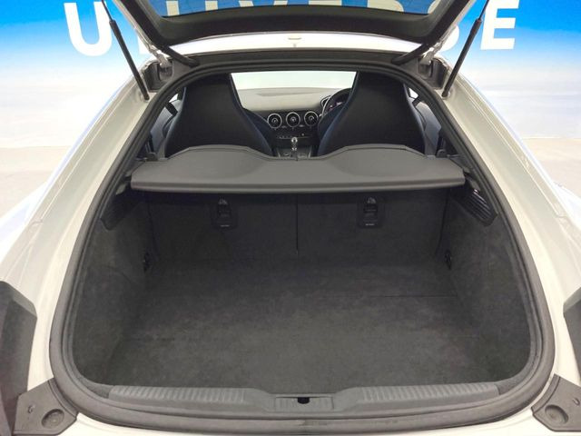 ●トランクルーム:趣味が広がる収容スペース!これだけの広さがあればお買い物やレジャーなどにも最適です!使用感も少なくきれいな状態を維持しております。