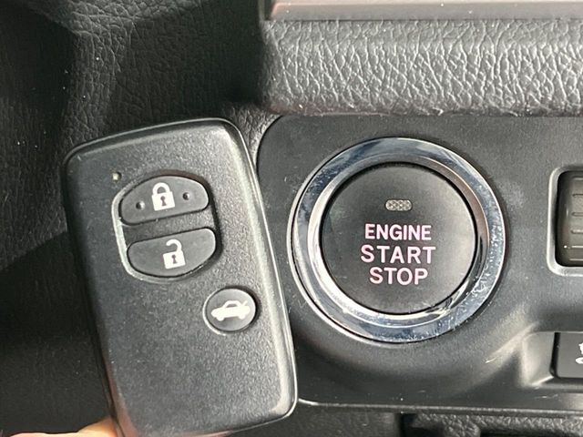 �y�A�N�Z�X�L�[&�v�b�V���X�^�[�g�z�J�o����|�P�b�g�ɓ��ꂽ�܂܂ł��h�A�̎{���E�������\�ȃX�}�[�g�L�[�𑕔��B�G���W���̃I���E�I�t�����J�M�����o���K�v�������A�{�^�����v�b�V�����邾����OK��