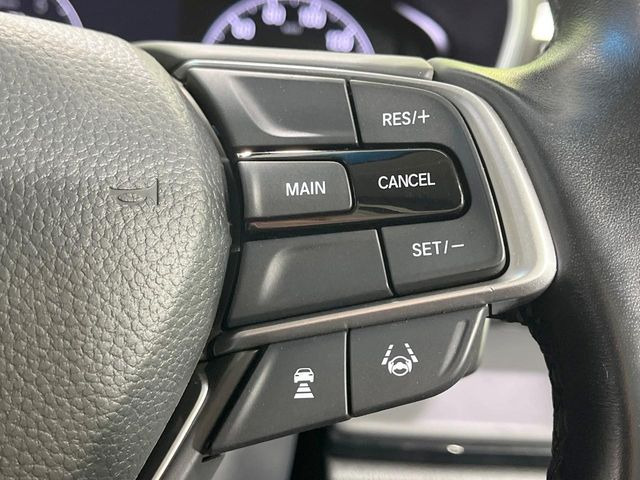 【アダプティブクルーズコントロール】高速道路での長距離走行が楽に!!自動で速度を保つクルーズコントロールが、衝突軽減システムと連携し、前方の車両を感知して車間を保つように速度調節してくれます!!