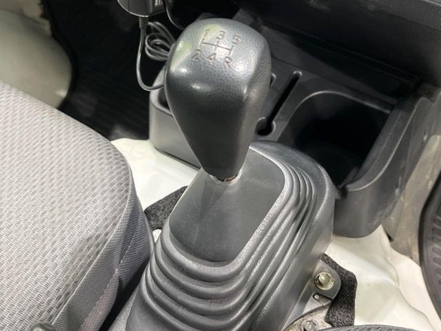 【フロア5速MT】走りの5速MT!!スポーティーな走行をお楽しみいただけます♪