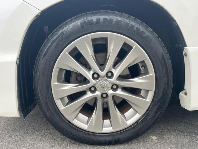 【純正アルミホイール】外観にマッチした純正アルミホイールを装着しております。各種社外アルミホイールや、スタッドレスタイヤも取扱いしております。是非ご相談ください♪