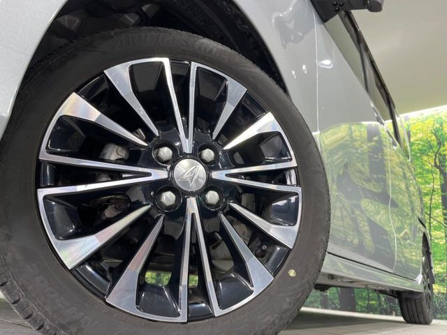 【純正15インチアルミホイール】外観にマッチした純正アルミホイールを装着しております。各種社外アルミホイールや、スタッドレスタイヤも取扱いしております。是非ご相談ください♪