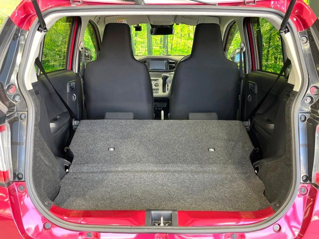 ���i�̂���������ʋ΁A���}���ɏ\���ȉ׎��X�y�[�X���m�ۂ��Ă���܂��B�Z�J���h�V�[�g��|���ƁA�傫�ȉו��̐ύڂ��\�ł���