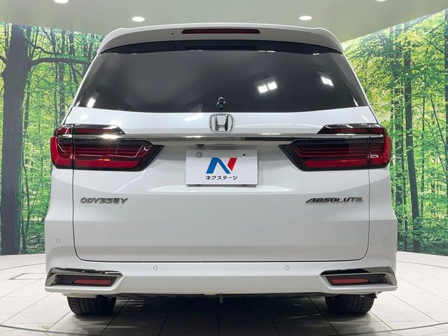 高透明度のガラス皮膜で撥水はもちろん、上質なツヤ・光沢を実現。紫外線や酸性雨から大切な愛車を保護し、色あせ・劣化を防止。「弾スプラッシュコート」、「弾プリミッサコート」からお選びいただけます。