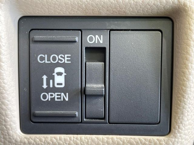 �y�p���[�X���C�h�h�A�z�X�}�[�g�L�[��^�]�Ȃ̃X�C�b�`�ŃX���C�h�h�A�̊J���\���d��������͂����ăh�A���J����K�v�������A���������q�l�ł��A�d���ו��������Ă��鎞�����N�ɊJ���߂ł��܂���