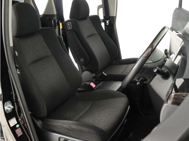 (電動シート)運転席8ウェイパワーシート!シートメモリー機能付き!上級グレードならではの贅沢装備で人気装備となります。