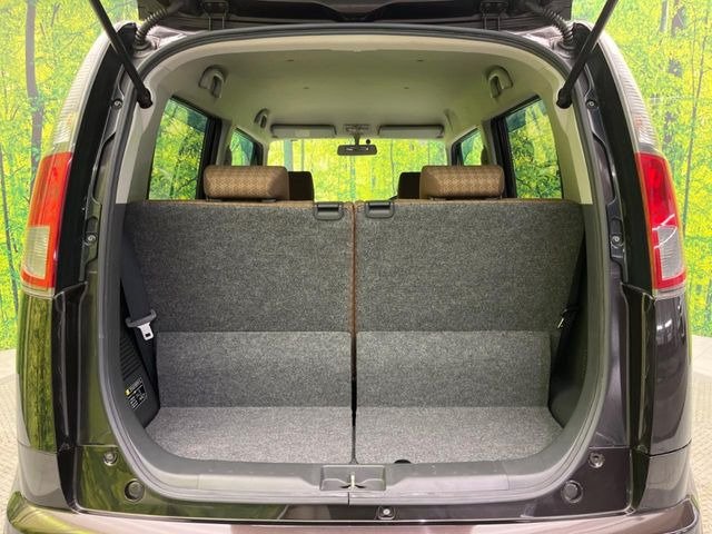 ���i�̂���������ʋ΁A���}���ɏ\���ȉ׎��X�y�[�X���m�ۂ��Ă���܂��B�Z�J���h�V�[�g��|���ƁA�傫�ȉו��̐ύڂ��\�ł���