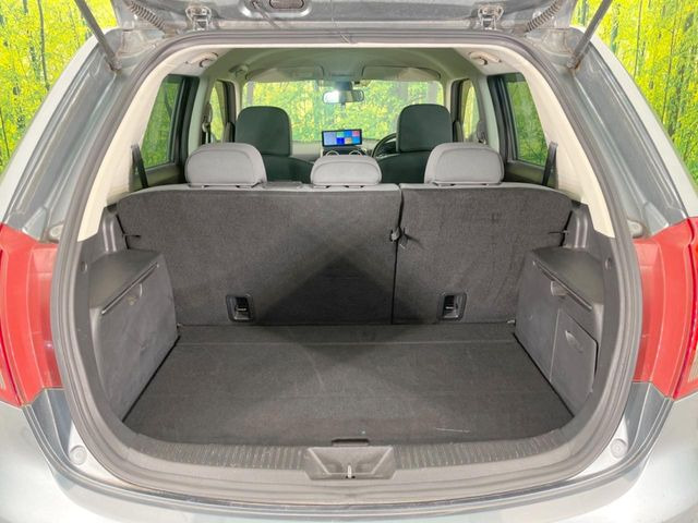 普段のお買い物や通勤、送迎等に十分な荷室スペースを確保しております。セカンドシートを倒すと、大きな荷物の積載も可能です♪