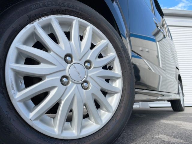 【純正オプション14インチアルミホイール】純正オプションホイールを装着。走行性能の向上に加え、外観もよりスタイリッシュになっています。