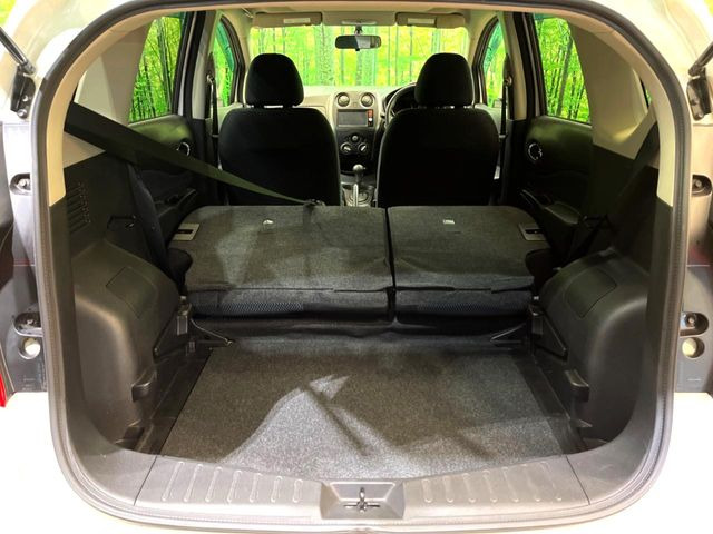 普段のお買い物や通勤、送迎等に十分な荷室スペースを確保しております。セカンドシートを倒すと、大きな荷物の積載も可能です♪