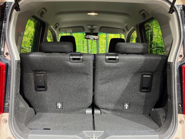 ���i�̂���������ʋ΁A���}���ɏ\���ȉ׎��X�y�[�X���m�ۂ��Ă���܂��B�Z�J���h�V�[�g��|���ƁA�傫�ȉו��̐ύڂ��\�ł���