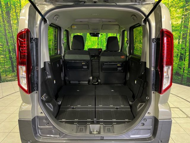 ���i�̂���������ʋ΁A���}���ɏ\���ȉ׎��X�y�[�X���m�ۂ��Ă���܂��B�Z�J���h�V�[�g��|���ƁA�傫�ȉו��̐ύڂ��\�ł���