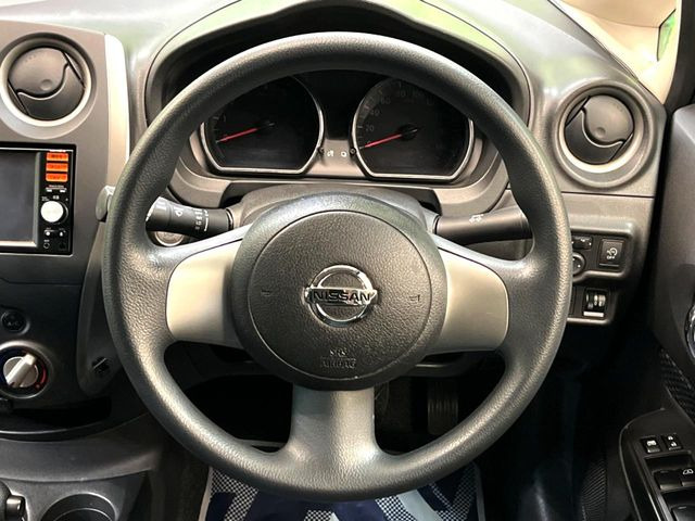 ステアリングも使用感が少なく、きれいな状態となっております♪