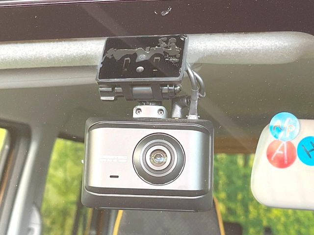 【ドライブレコーダー】安心・安全なカーライフに必須のドライブレコーダーを装備!走行中はもちろん、あおり運転や事故に遭遇した際の状況も映像で記録し、万一のリスクに備えます。