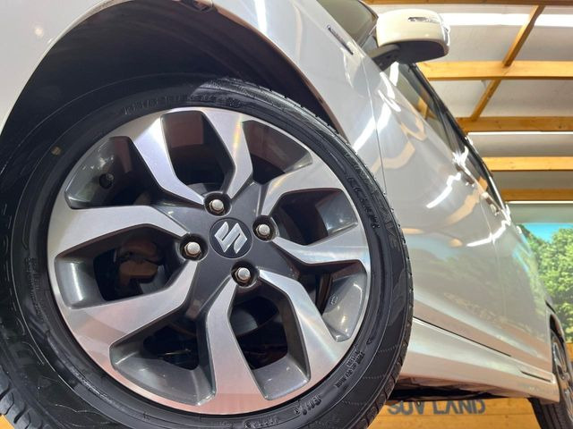 �y����15�C���`�A���~�z�C�[���z�O�ςɃ}�b�`���������A���~�z�C�[���𑕒����Ă���܂��B�e��ЊO�A���~�z�C�[����A�X�^�b�h���X�^�C�����戵�����Ă���܂��B���񂲑��k����������