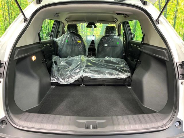 ���i�̂���������ʋ΁A���}���ɏ\���ȉ׎��X�y�[�X���m�ۂ��Ă���܂��B�Z�J���h�V�[�g��|���ƁA�傫�ȉו��̐ύڂ��\�ł���